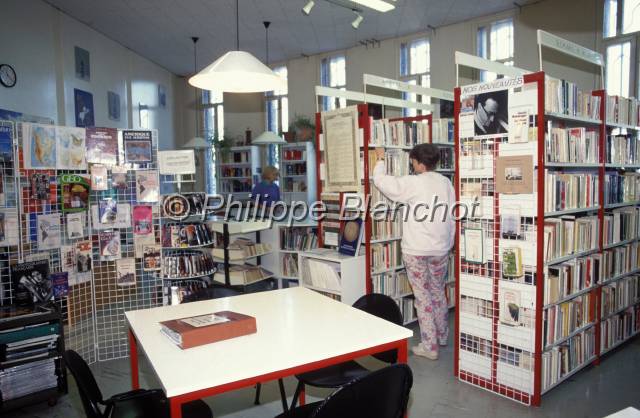 prison 19.JPG - BibliothèqueMAF (Maison d'Arrêt des Femmes)Fleury-Mérogis, France
